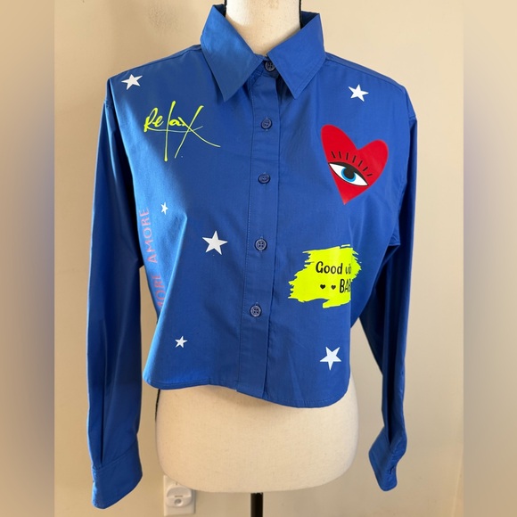 On Twelfth Tops - On Twelfth cropped graphic funky vibrant blue heart  top SZ SM